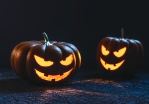 Two sinisterly grinning jack-o-lanterns at the wage and hour violations that terrify us.