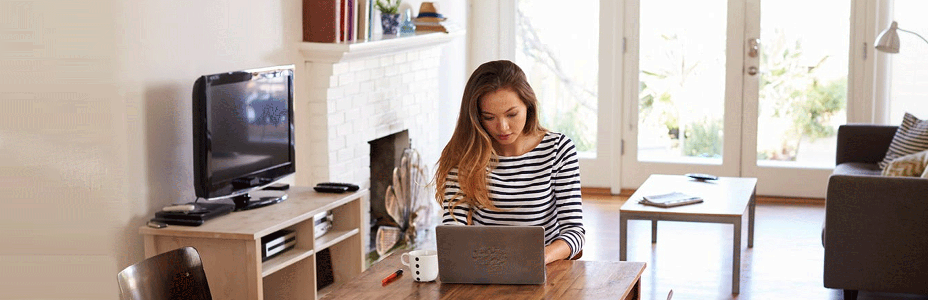 girl working on the computer