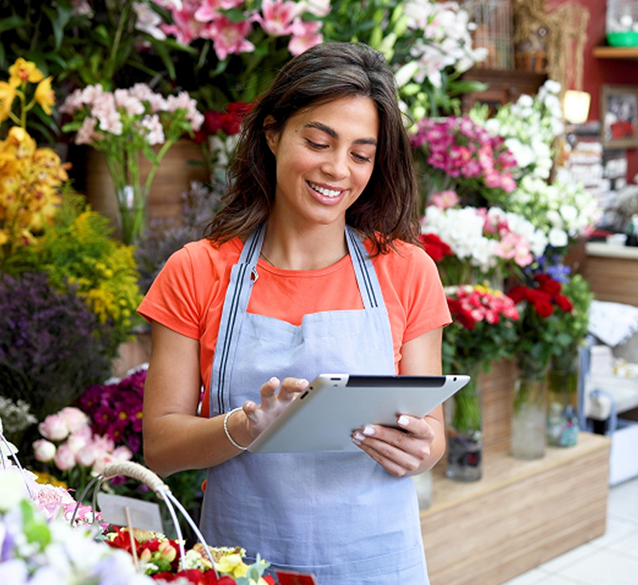 Offer flexible paydays and mobile-friendly time tracking